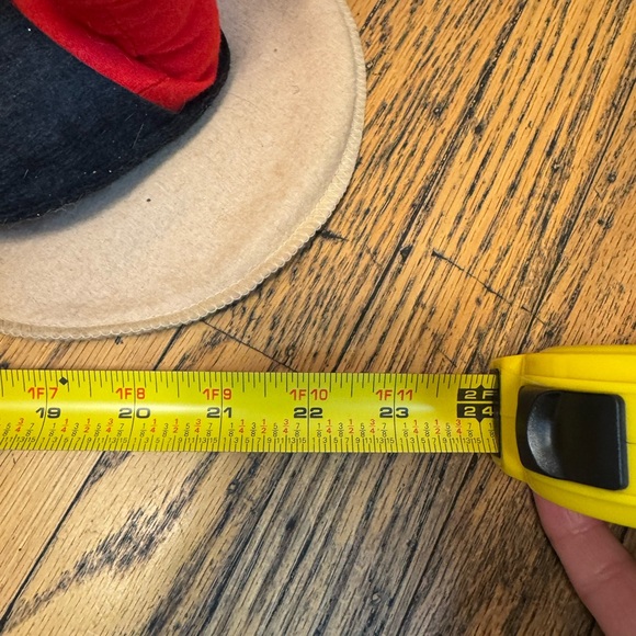 Annalee Red and Green Holiday Decor Figures - Picture 11 of 11